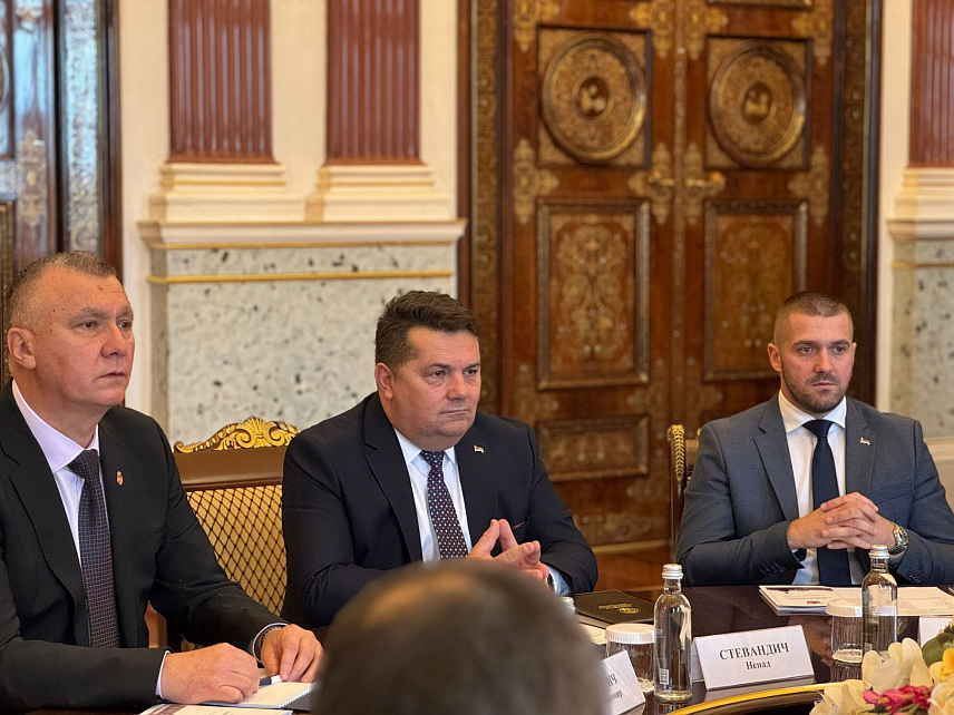 САНКТ ПЕТЕРБУРГ, 15. ОКТОБРА /СРНА/ - Предсједник Народне скупштине Републике Српске Ненад Стевандић разговарао је данас у Санкт Петербургу са предсједником Законодавне скупштине Санкт Петербурга Александром Николајевичем Бјељским.