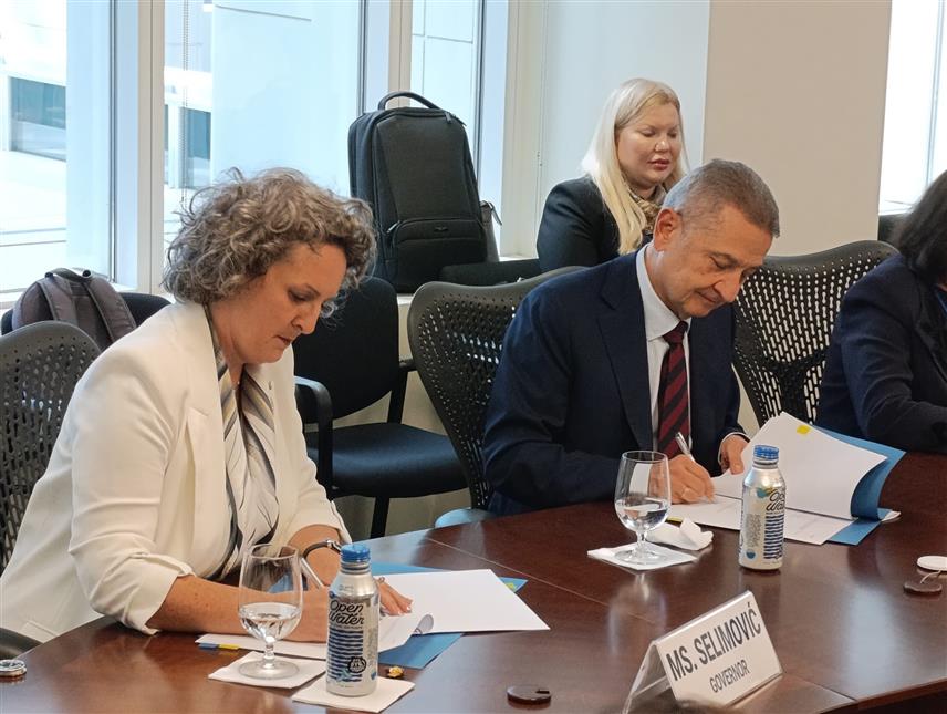 САРАЈЕВО, 16. ОКТОБРА /СРНА/ - Гувернери централних банака БиХ Јасмина Селимовић и Италије Фабио Панета потписали су Писмо намјере за ТИПС клон пројекат чиме је потврђена посвећеност БиХ модернизацији домаћег платног система и његовом укључивању у савремену европску инфраструктуру инстант плаћања.