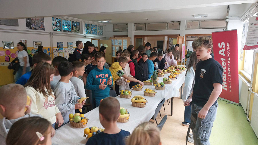 НОВИ ГРАД, 16. ОКТОБРА /СРНА/ - Поводом Међународног дана хране данас је у Основној школи "Свети Сава" у Новом Граду одржана презентација о значају здраве исхране од најранијег узраста.