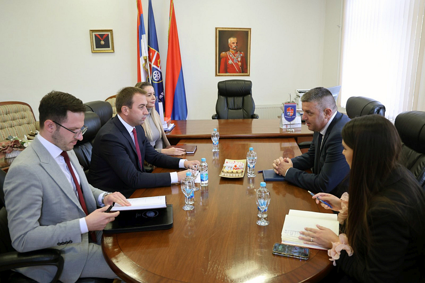 МРКОЊИЋ ГРАД, 17. ОКТОБРА /СРНА/ - Састанак министра правде Републике Српске Горана Селака са начелником општине Мркоњић Град Драганом Вођевићем.