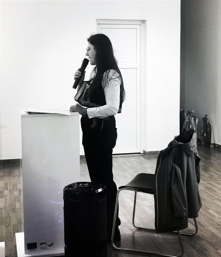 ШАМАЦ, 19. ОКTОБАР /СРНА/ - Предсједник Клуба историчара "Посавина" Маја Видовић одржала је у Шамцу предавање посвећено култури и традицији, а у оквиру дводневне прославе 25 година постојања Културно-умјетничког друштва /КУД/ "Шамац".