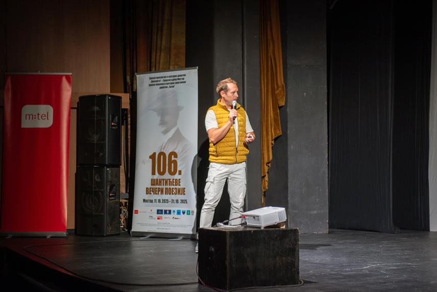 МОСТАР, 21. ОКТОБРА /СРНА/ - У Народном позоришту Мостар изведена је монодрама "Најбољи човјек на свијету" глумца Горана Славића, у оквиру програма 106. "Шантићевих вечери поезије".