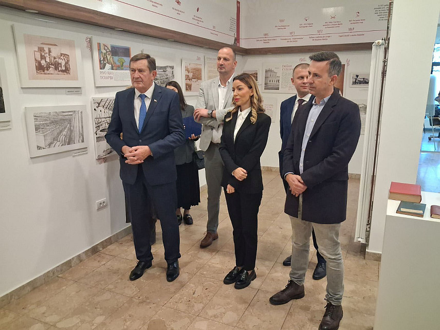 БАЊАЛУКА, 22. ОКТОБРА /СРНА/ - Министри привреде Српске и Србије Војин Митровић и Адријана Месаровић посјетили су данас "Бањалучку пивару".