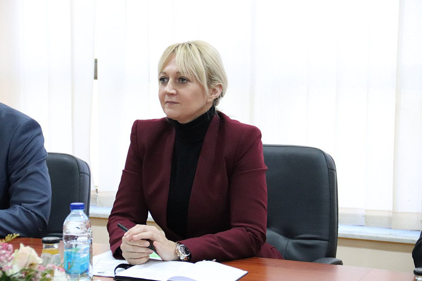 ДЕРВЕНТА, 22. ОКТОБРА /СРНА/ - Министар породице, омладине и спорта Републике Српске Селма Чабрић је данас разговарала са градоначелником Дервенте Игором Жунићем.