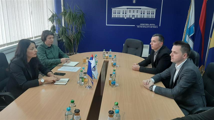 ФОЧА, 23. ОКТОБРА /СРНА/ - Састанак општинског руководства са представницима Министарства спољне трговине и економских односа у Савјету министара.
