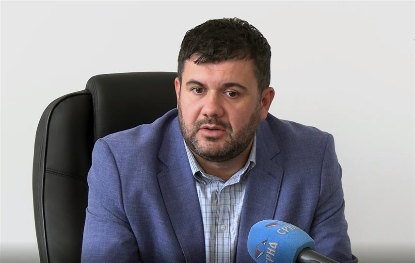 ИСТОЧНО САРАЈЕВО, 23. ОКТОБРА /СРНА/ - Директор Болнице "Србија" Источно Сарајево Небојша Шешлија рекао је Срни да ова болница из године у годину биљежи знатне резултате у раду увођењем нових услуга, истичући да ће тај тренд бити настављен, као и да ће настојати да и даље у ову здравствену установу долазе најеминентнији стручњаци.