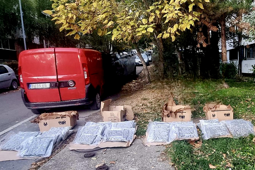 БЕОГРАД, 25. ОКТОБРА /СРНА/ - Полиција у Београду заплијенила је 35 килограма марихуане и ухапсила педесеттрогодишњег мушкарца.