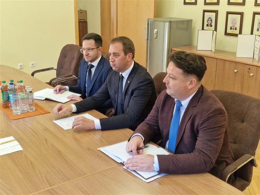 ИСТОЧНО САРАЈЕВО, 28. ОКТОБРА /СРНА/ - Министар правде Републике Српске Горан Селак током састанка са руководством Окружног јавног тужилаштва и Окружног суда у Источном Сарајеву.
