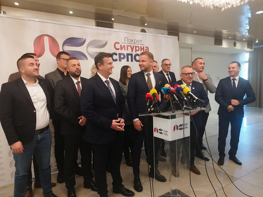 БАЊАЛУКА, 28. ОКTОБРА /СРНА/ - Предсједник Покрета "Сигурна Српска" Драшко Станивуковић на конференцији за новинаре у Бањалуци након састанка са представницима СДС-а.