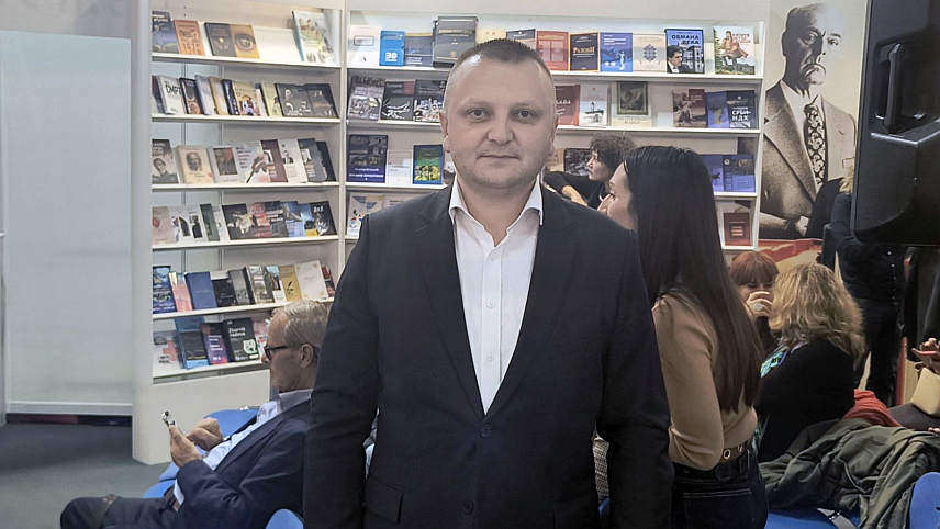 БЕОГРАД, 28. ДЕЦЕМБРА /СРНА/ - Директор Завода за уџбенике и наставна средства Републике Српске Предраг Спасојевић рекао је да Међународни сајам књига у Београду има посебан значај за све издаваче из Републике Српске.