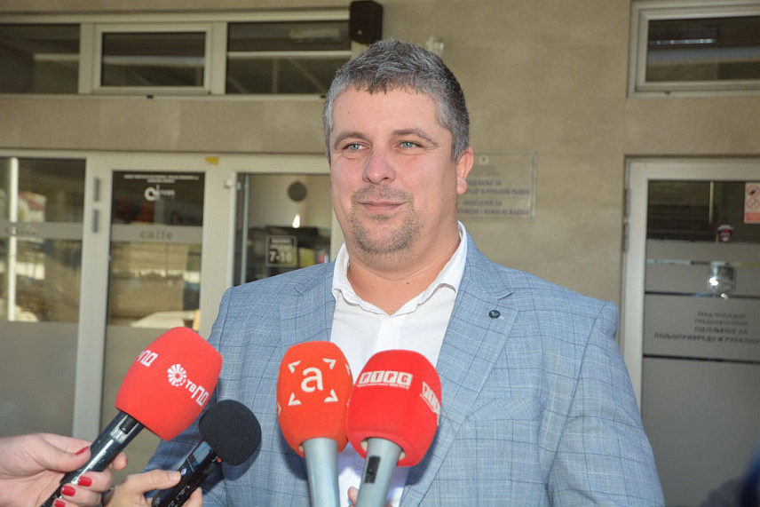 ПРИЈЕДОР, 29. ОКТОБРА /СРНА/ - У Приједору ће данас бити исплаћено око 200.000 КМ подстицајних средстава за 200 пољопривредника, рекао је вршилац дужности начелника градског Одјељења за пољопривреду и рурални развој Жарко Тубин.