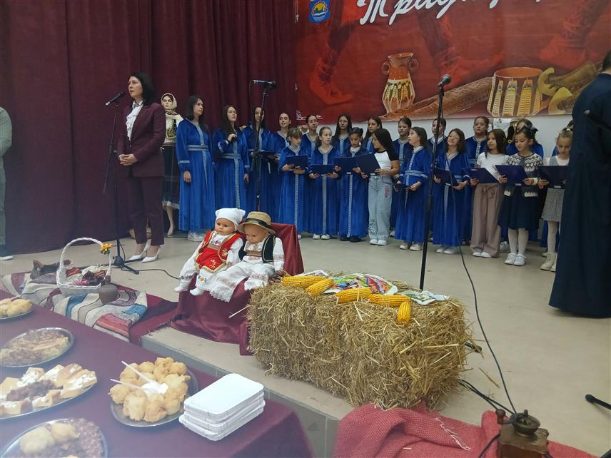 МОДРИЧА, 29. ОКTОБРА /СРНА/ - У Модричи је отворен 16. Сајам рукотворина "Традиција и ја", у оквиру којег ће 40 излагача из Републике Српске представити ручне радове, традиционалну храну и пића.