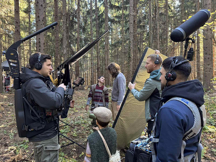 КОЗАРА, 29. ОКТОБРА /СРНА/ - На Козари је данас почело снимање краткометражног играног филма "Земља живих", редитеља и сценаристе Бошка Крљаша у продукцији "Козара медија", који је подржао Аудио-визуелни центар Републике Српске.