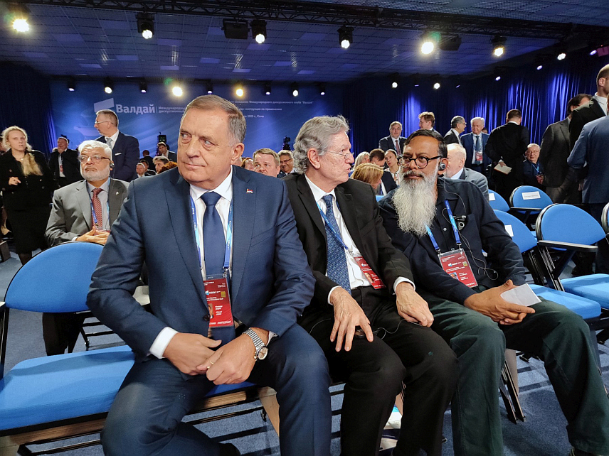 СОЧИ, 2. ОКТОБРА /СРНА/ - Предсједник Републике Српске Милорад Додик изразио је увјерење да ће на данашњем састанку са руским предсједником Владимиром Путином у Сочију бити направљени нови договори за будућност.

