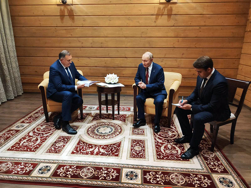 СОЧИ, 2. ОКТОБРА /СРНА/ - Састанак предсједника Републике Српске Милорада Додика и предсједника Руске Федерације Владимира Путина у Сочију.