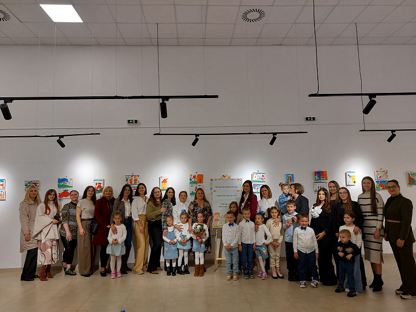 СРБАЦ, 30. ОКТОБРА /СРНА/ - На ликовној изложби дјеце из вртића "Наша радост" у Српцу вечерас је прикупљено 1.600 КМ за лијечење њиховог шестогодишњег другара Игора Гужвића који болује од аутизма.