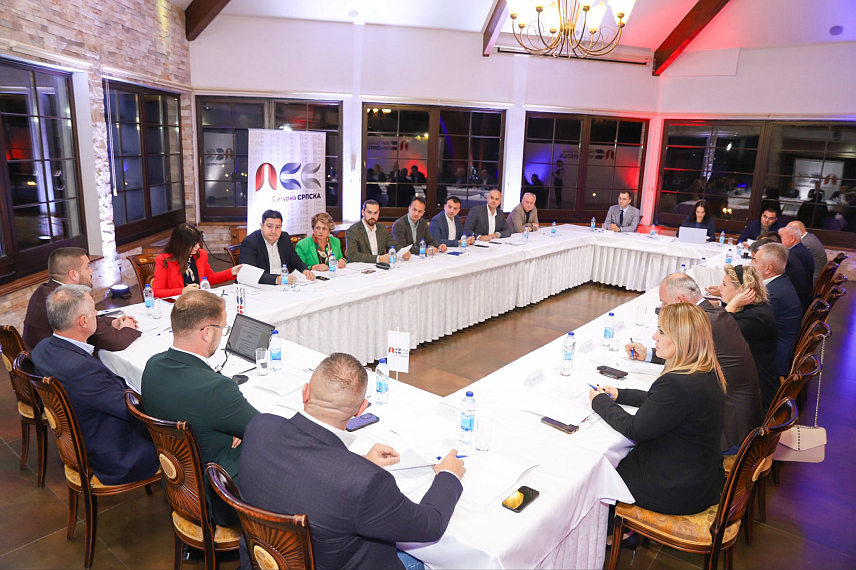 БИЈЕЉИНА, 30. ОКТОБРА /СРНА/ - У Бијељини је данас одржана прва сједница Предсједништва Покрета Сигурна Српска /ПСС/, на којој је званично конституисано руководство овог покрета.