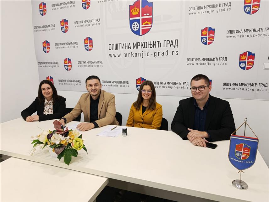 МРКОЊИЋ ГРАД, 31. ОКТОБРА /СРНА/ - Туристичка организација Мркоњић Град и Пољопривредни кластер "Крајина" потписали су данас меморандум о сарадњи који се односи на даљи развој платформе "Упознај Крајину".