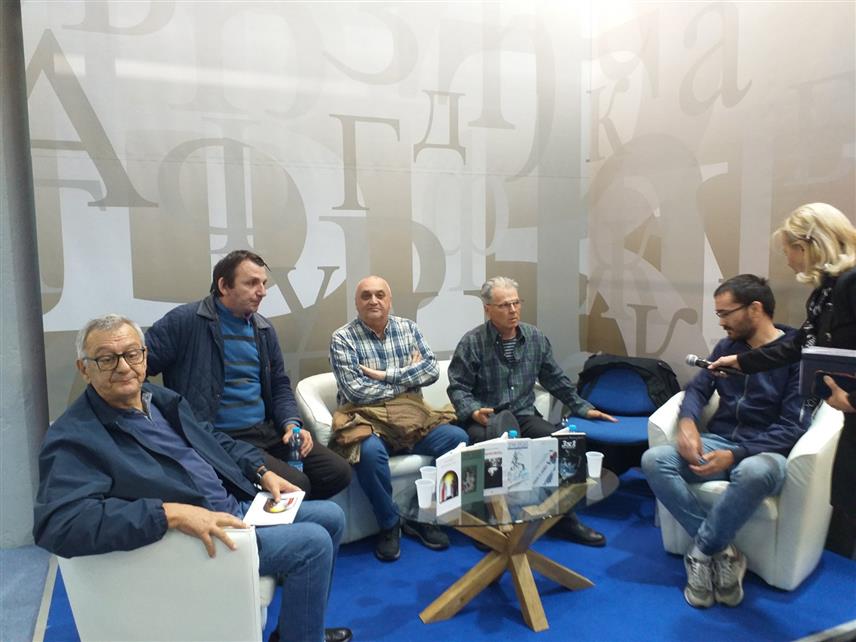 БЕОГРАД, 31. ОКТОБРА /СРНА/ - На Међународном сајму књига у Београду данас су промовисана дјела у издању Удружења за очување баштине "Дијак" из Прибоја, као и часописа за језик, књижевност и духовност "Бокатин Дијак".