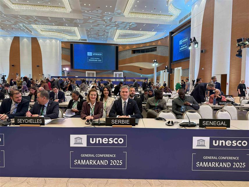 БЕОГРАД, 31. ОКТОБРА /СРНА/ - Министар културе Србије Никола Селаковић указао је на Генералној конференцији Унеска да је српско културно и вјерско насљеђе на Косову и Метохији изложено нападима и покушајима фалсификовања историјског идентитета, те да му је и даље потребна заштита међународне заједнице и Унеска.
