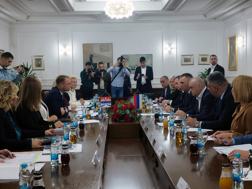 БАЊАЛУКА, 4. ОКТОБРА /СРНА/ - Састанак предсједника Владе Републике Српске Саве Минића и градоначелника Бањалуке Драшка Станивуковића одржан данас у просторијама Градске управе Бањалука.