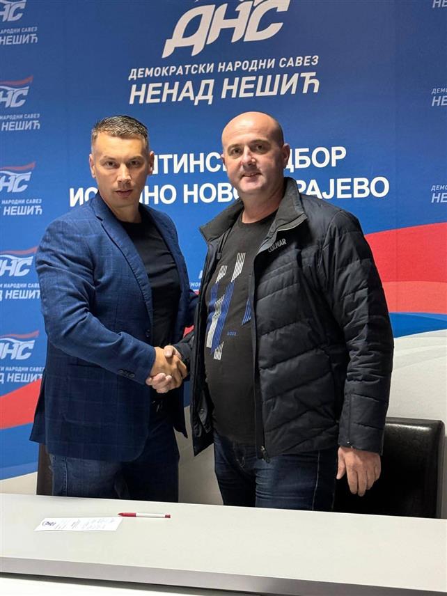 БАЊАЛУКА, 5. ОКТОБРА /СРНА/ - Предсједник ДНС-а Ненад Нешић и досадашњи одборник СДС-а у Скупштини општине Соколац Огњен Војиновић, који је одлучио је да своју политичку каријеру настави у групацији ДНС–НПС.