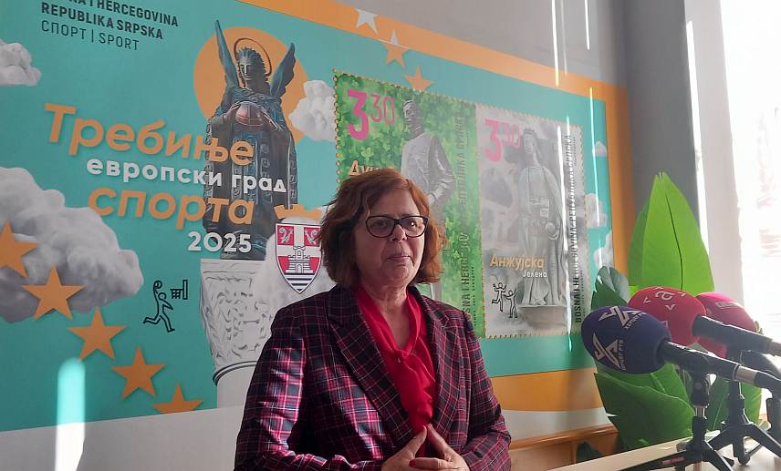 TРЕБИЊЕ, 6. ОКTОБРА /СРНА/ - Министар управе и локалне самоуправе Републике Српске Сенка Јујић изјавила је данас да је у Tребињу са градоначелником Мирком Ћурићем разговарала о Закону о платама за запослене у органима јединица локалне самоуправе чија примјена почиње 1. јануара.