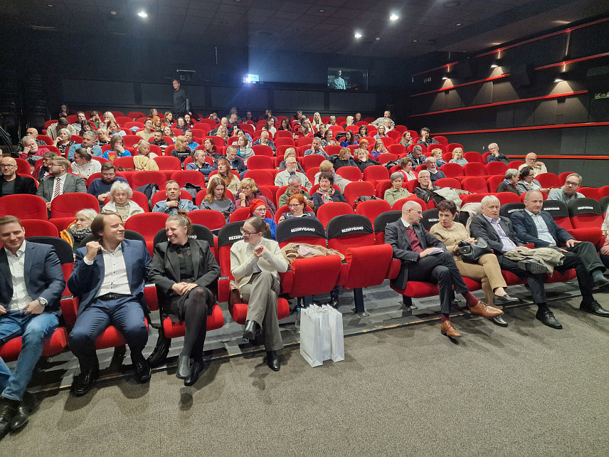 САРАЈЕВО, 8. ОКТОБРА /СРНА/ - Пројекција мађарског филма "Отишла сам трчати" у Сарајеву, у организацији Амбасаде Мађарске у БиХ поводом пресједавања Вишеградском четворком.