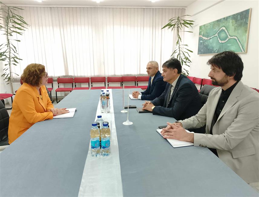 НОВИ ГРАД, 10. НОВЕМБРА /СРНА/ - Министар управе и локалне самоуправе Републике Српске Сенка Јујић на састанку са начелником општине Нови Град Мирославом Дрљачом.