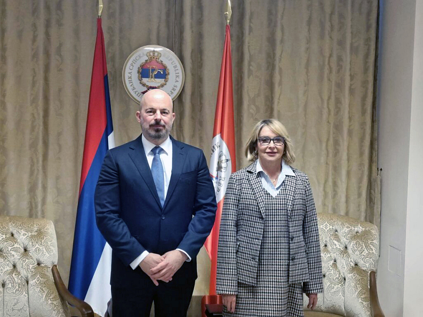 БАЊАЛУКА ,10. НОВЕМБРА /СРНА/ - Вршилац дужности предсједника Републике Српске Ана Тришић Бабић истакла је током данашњег састанка са отправником послова Амбасаде САД у БиХ Џоном Гинкелом да Српска остаје досљедно посвећена Дејтонском мировном споразуму, принципу два ентитета и три конститутивна народа, као и миру, стабилности и дијалогу као једином путу напретка.