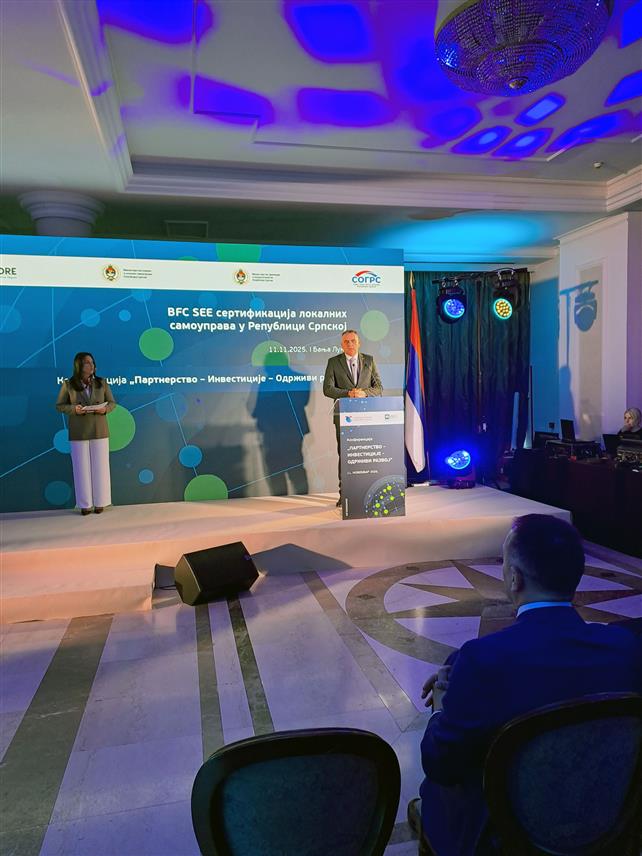БАЊАЛУКА, 11. НОВЕМБРА /СРНА/ - У организацији Привредне коморе Републике Српске у Бањалуци је почела конференција под називом "Партнерство – инвестиције – одржив развој", на којој је предвиђена и свечана додјела сертификата локалним заједницама које су испуниле захтјев БФЦ СЕЕ стандарда за повољно пословно окружење,конференцији присуствују предсједник Владе Републике Српске Саво Минић.