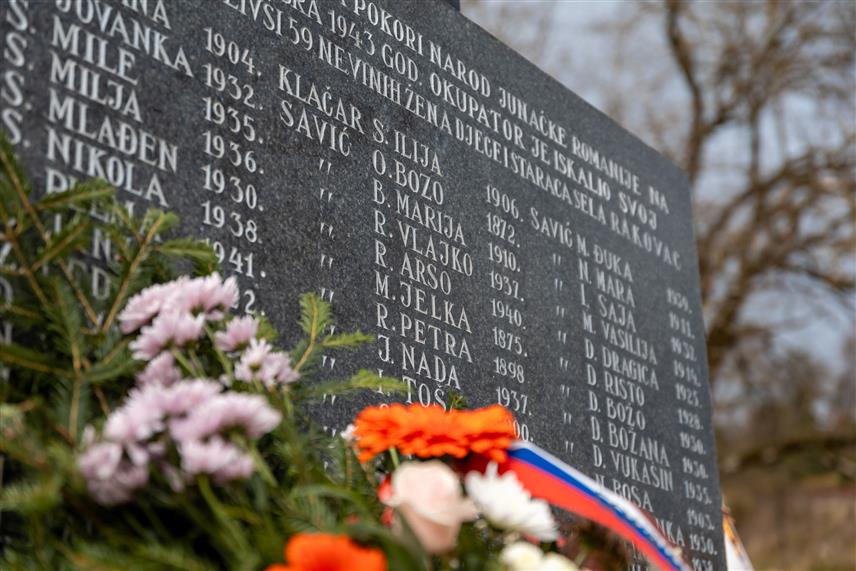 ПАЛЕ, 11. НОВЕМБРА /СРНА/ - У селу Раковац код Пала данас је служен парастос за 162 цивила, међу којима 67 дјеце до 14 година, које су убиле усташе у Другом свјетском рату, одакле је поручено да српски народ неће заборавити своје страдање.