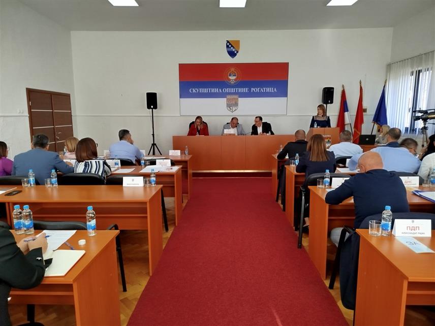 РОГАТИЦА, 11. НОВЕМБРА /СРНА/ - На сједници Скупштине општине Рогатица данас је усвојен Нацрт ребаланса буџета за ову годину у износу од 14.700.000 КМ, који је за 1,1 милион КМ већи од планираног.