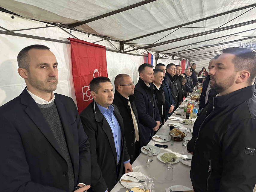 БАЊАЛУКА, 11. НОВЕМБРА /СРНА/ - У бањалучком насељу Ада вечерас је одржана предизборна трибина СНСД-а.