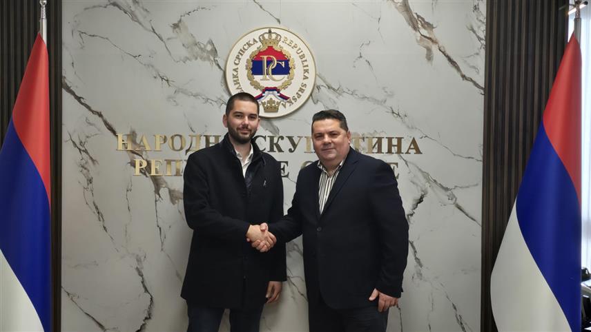 БАЊАЛУКА, 12. НОВЕМБРА /СРНА/ - Предсједник Народне скупштине Републике Српске Ненад Стевандић током састанка са предсједником Мреже младих агропредузетника Републике Српске Луком Врачаром.