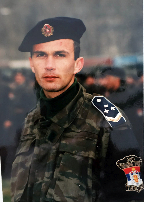 БИЈЕЉИНА, 13. НОВЕМБРА /СРНА/ - У Бијељини ће сутра бити премијерно приказан документарни филм Љубише Милутиновића "Командант Сара - најмлађи генерал полиције Српске", у филму ће бити приказан ратни пут команданта Горана Сарића.