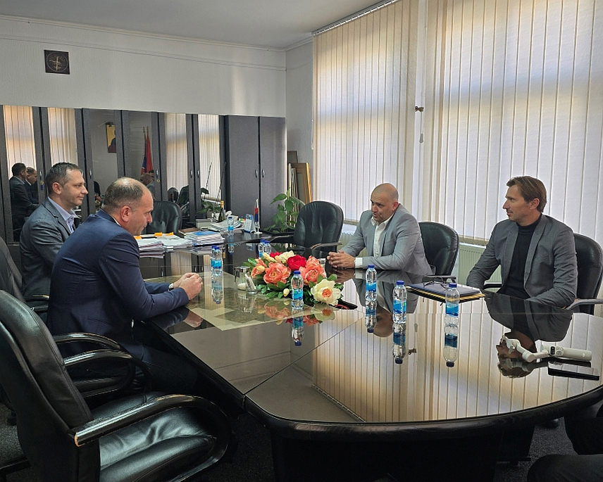 ЗВОРНИК, 13. НОВЕМБРА /СРНА/ - Циљ друге етапе 20. Међународне бициклистичке трке "Београд-Бањалука" биће у Зворнику, договорено је данас на састанку градоначелника Зворника Бојана Ивановића и директора Бициклистичког савеза Републике Српске Владимира Куваље.