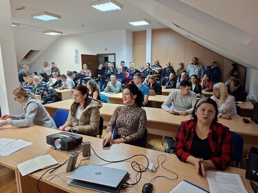ШАМАЦ, 14. НОВЕМБРА /СРНА/ - У Шамцу су данас завршени дводневна обука и тестирање за око 260 чланова Општинске изборне комисије, која је спремна да на предстојећим изборима обави посао у пуном капацитету.