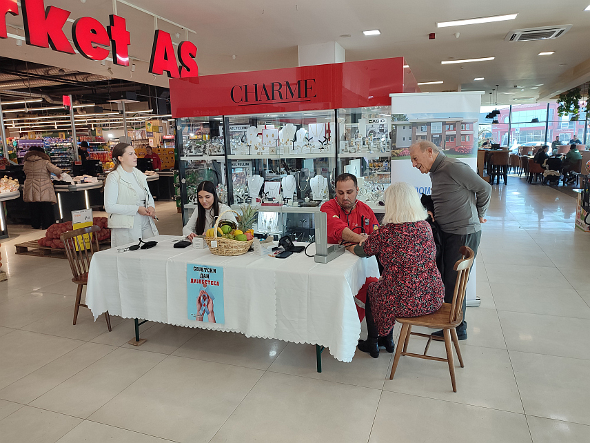 ГРАДИШКА, 14. НОВЕМБРА /СРНА/ - Дом здравља Градишка, поводом обиљежавања Свјетског дана обољелих од дијабетеса, организовао је акције бесплатног мјерења шећера у крви и осталих параметара значајних за контролу, рано откривање и превенцију ове болести.