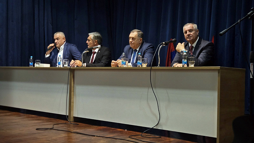 ХАН ПИЈЕСАК, 14. НОВЕМБРА /СРНА/ - Предсједник СНСД-а Милорад Додик данас је на Хан Пијеску разговарао са грађанима.