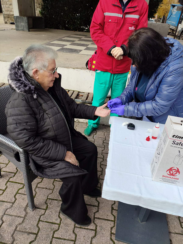 БРАТУНАЦ, 14. НОВЕМБРА /СРНА/ - Дом здравља Братунац данас је организовао бесплатно мјерење нивоа шећера у крви и крвног притиска за све заинтересоване на Тргу Милоша Обилића у овом мјесту.
