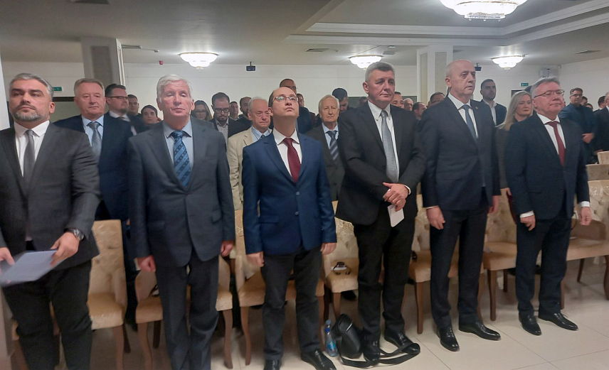 ИСТОЧНО САРАЈЕВО, 14. НОВЕМБРА /СРНА/ - У Источном Сарајеву вечерас је одржана свечана академија поводом Дана и крсне славе Института историјских наука Универзитета у овом граду и отворена међународна научна конференција "30 година Дејтонског мировног споразума: поуке прошлости и изазови садашњости".