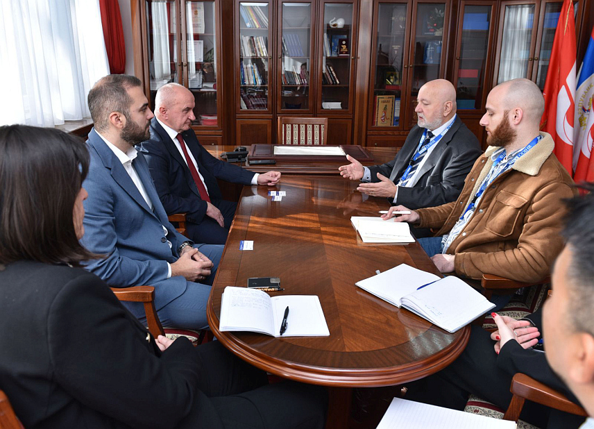 БАЊАЛУКА, 14. НОВЕМБРА /СРНА/ - Предсједник Социјалистичке партије Петар Ђокић на састанку са представницима Специјалне мисије за процјену избора при ОЕБС-у.