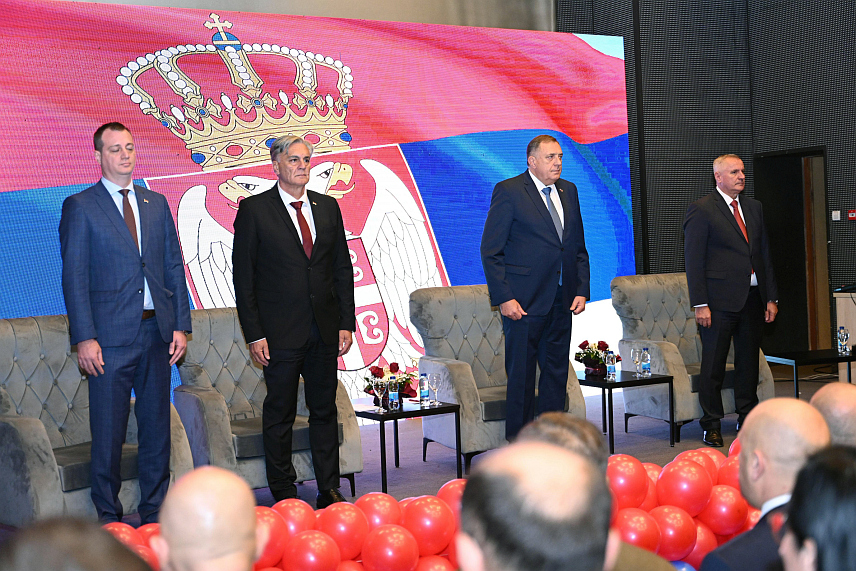 БРАТУНАЦ, 14. НОВЕМБРА /СРНА/ - Предсједник СНСД-а Милорад Додик поручио је вечерас у Братунцу да свако радно мјесто које се отвори, свака нова инвестиција и свако дијете рођено у овом крају представљају побједу живота и упорности српског народа над свим изазовима кроз које је овај простор пролазио.