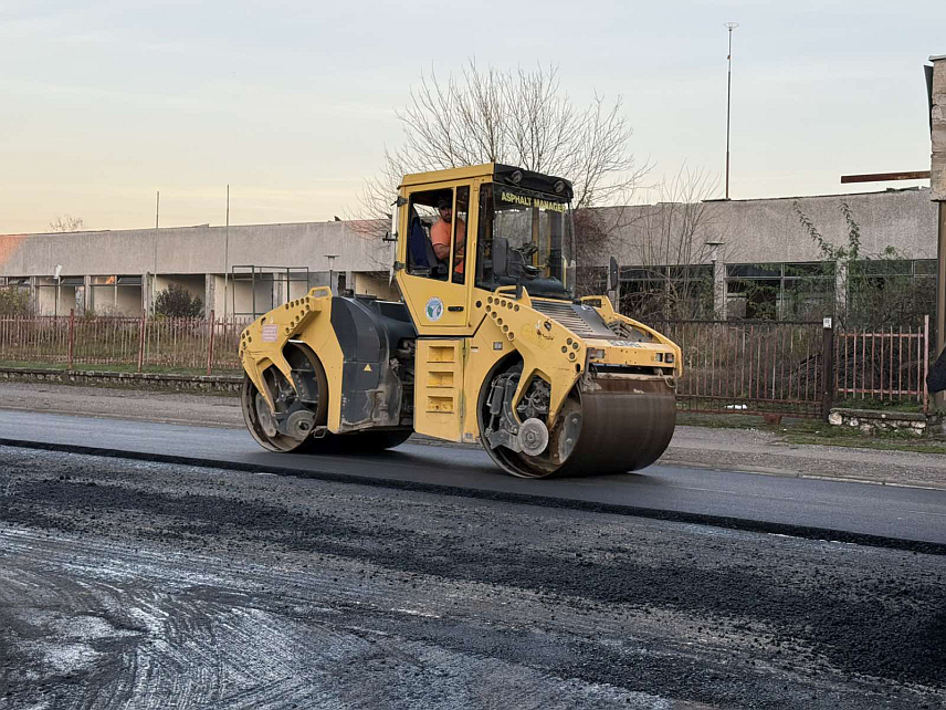 ШАМАЦ, 15. НОВЕМБРА /СРНА/ - Предсједник Владе Републике Српске Саво Минић изразио је задовољство што се приводе крају радови на адаптацији најдуже улице у Шамцу.
