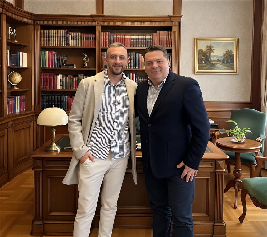 ШИПОВО, 16. НОВЕМБРА /СРНА/ - Никола Граховац именован је за повјереника Општинског одбора Уједињене Српске Шипово, што је озваничено након састанка са предсједником ове странке Ненадом Стевандићем.	