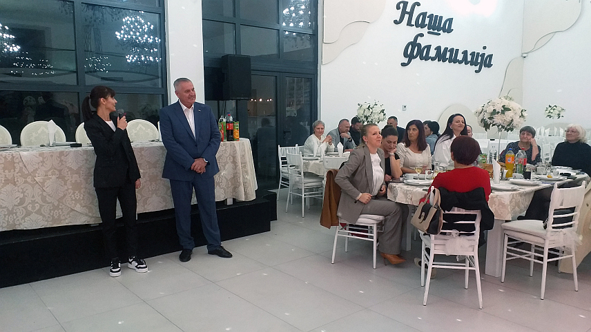 МИЛИЋИ, 16. НОВЕМБРА /СРНА/ - Потпредсједник СНСД-а Радован Вишковић синоћ у Милићима на дружењу са чланицама Актива жена СНСД-а из Милића.	