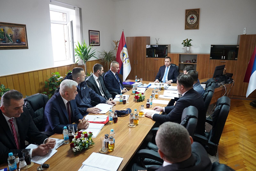 ФОЧА, 17. НОВЕМБРА /СРНА/ - Министар правде Горан Селак на састанку са директором Казнено-поправног завода /КПЗ/ у Фочи Бојаном Костићем.