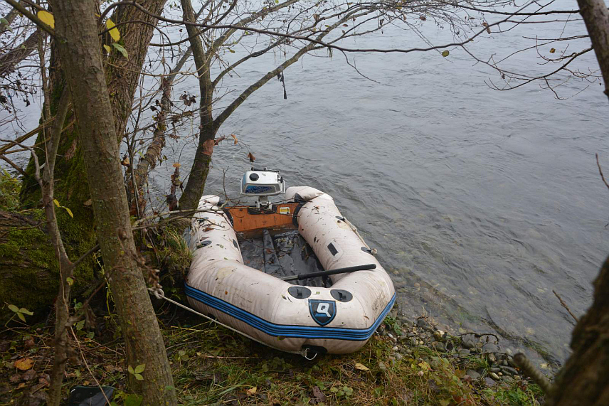 БРАТУНАЦ, 17. НОВЕМБРА /СРНА/ - Лице из Братунца чији су иницијали П.Р. ухапшено је због сумње да је учествовало у кријумчарењу девет лица из Гане преко ријеке Дрине.