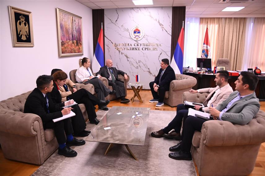 БАЊАЛУКА, 17. НОВЕМБРА /СРНА/ - Предсједник Народне скупштине Републике Српске Ненад Стевандић на састанку са шефом Специјалне мисије за процјену избора Канцеларије за демократске институције и људска права /ОДИХР/ при ОЕБС-у Маћашем Ершијем.